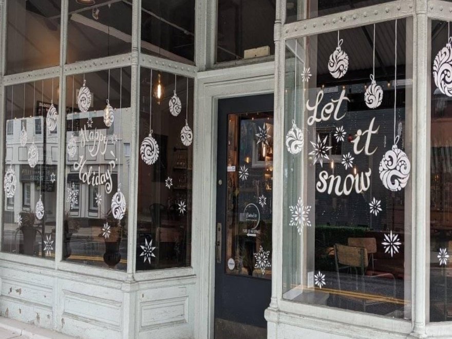 Oaked 110 Whiskey & Wine Bar